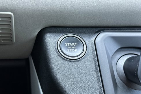Used 2023 Land Rover Defender 110 SE image 26