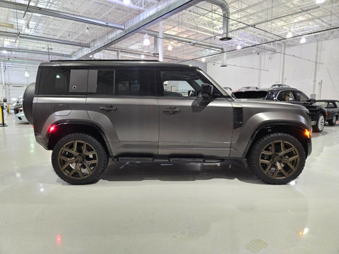 Used 2025 Land Rover Defender 110 image 35