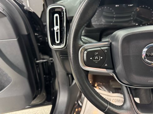 Used 2019 Volvo XC40 T5 Momentum image 24