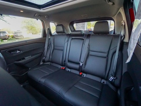 Used 2022 Nissan Rogue SV w/ SV Premium Package image 28