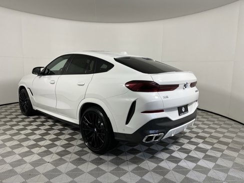 Used 2025 BMW X6 M60i w/ Parking Assistance Package image 5