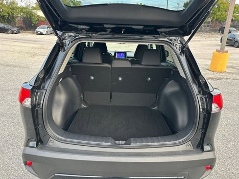 Used 2025 Toyota Corolla Cross LE image 30