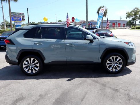 Used 2020 Toyota RAV4 XLE Premium image 7