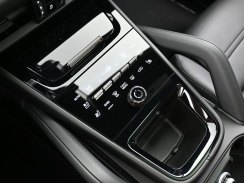New 2025 Porsche Cayenne Turbo image 22