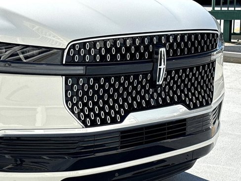 New 2025 Lincoln Navigator Reserve image 5
