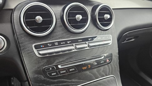 Used 2019 Mercedes-Benz GLC 300 w/ Premium Package image 34