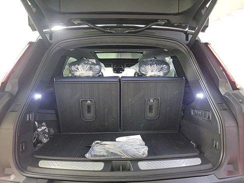 New 2026 Cadillac Vistiq Premium Luxury w/ LPO, Floor Liner Package image 21