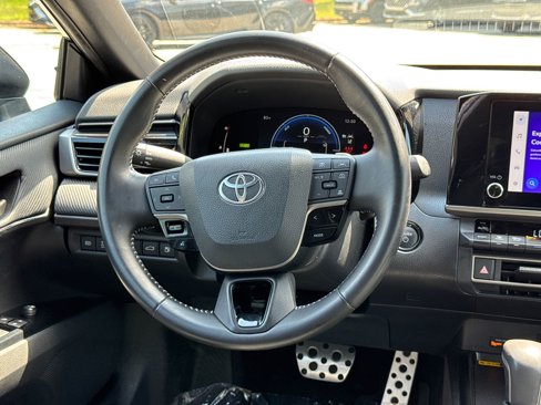 Used 2025 Toyota Camry SE image 23