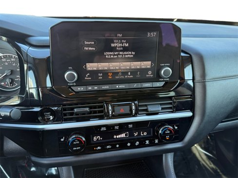 Used 2025 Nissan Pathfinder SV image 11