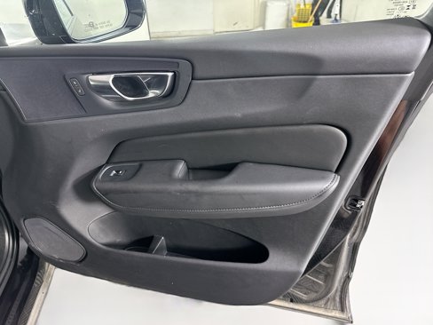 Used 2025 Volvo XC60 B5 Plus image 34