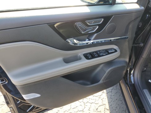 New 2026 Lincoln Corsair Premiere image 8