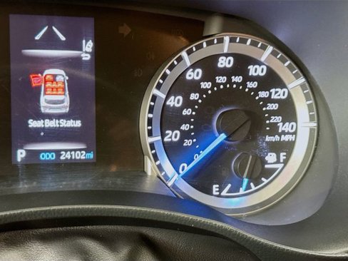 Used 2021 Toyota Highlander LE image 12
