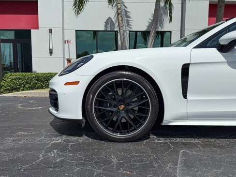 Used 2023 Porsche Panamera 4 w/ Premium Package image 21