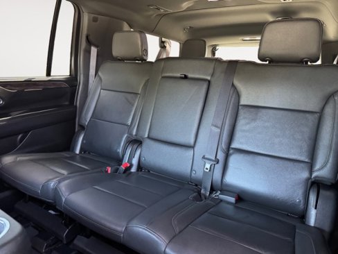 Used 2022 Chevrolet Suburban LT w/ Luxury Package image 10