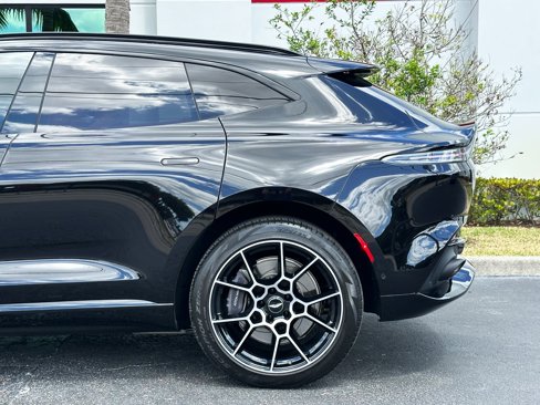 Used 2021 Aston Martin DBX image 30