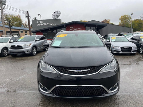 Used 2019 Chrysler Pacifica Touring-L image 2