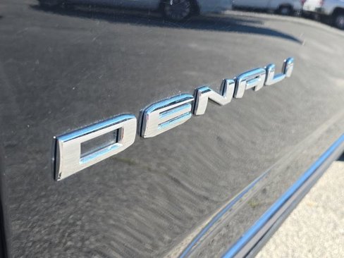 Used 2023 GMC Yukon XL Denali Ultimate image 9