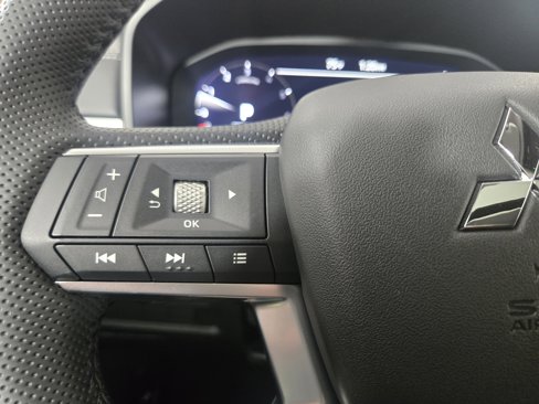 New 2025 Mitsubishi Outlander SE image 15