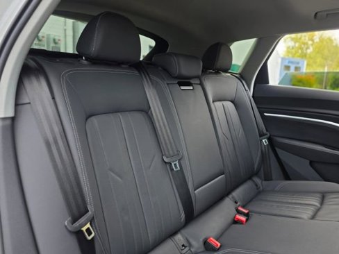 Used 2022 Audi e-tron Premium w/ Convenience Plus Package image 32
