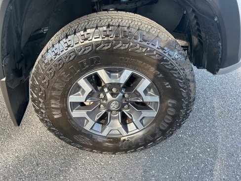 Used 2023 Toyota Tacoma TRD Off-Road w/ Technology Package image 9
