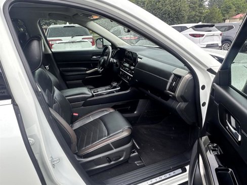 Used 2022 Nissan Pathfinder Platinum image 12