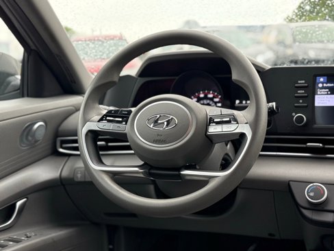 Used 2021 Hyundai Elantra SE image 39
