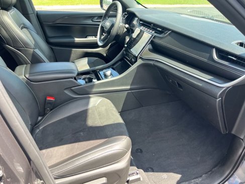 Used 2023 Jeep Grand Cherokee Altitude image 20
