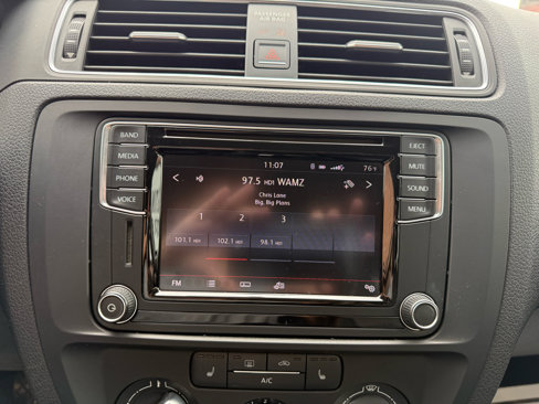 Used 2017 Volkswagen Jetta SE image 10