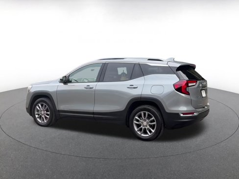 Used 2024 GMC Terrain SLT image 11