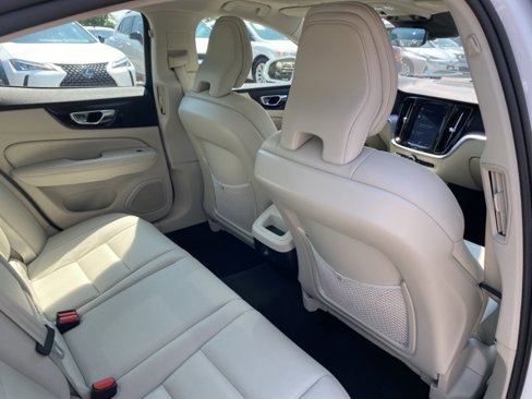 Used 2020 Volvo S60 T5 Momentum image 22