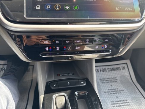 Used 2023 Chevrolet Bolt EUV Premier image 23
