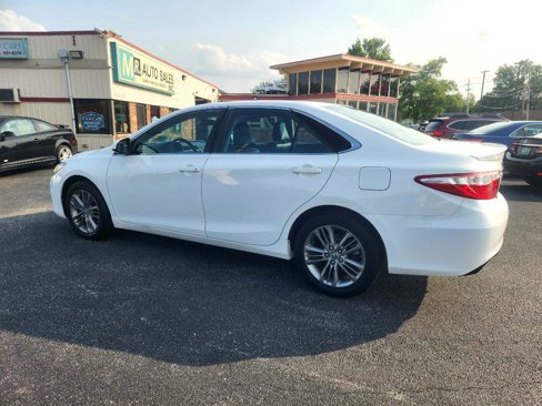 Used 2016 Toyota Camry LE image 1