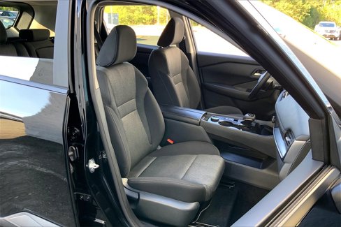 Certified 2025 Nissan Rogue SV image 6