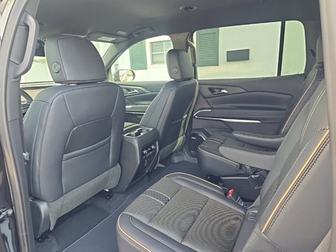 New 2026 Chevrolet Traverse High Country image 17