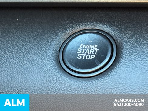 Certified 2025 Hyundai Elantra Sport image 39