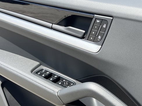 New 2025 Porsche Cayenne image 34