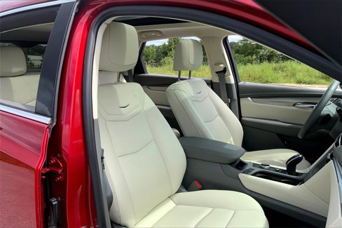 Used 2025 Cadillac XT5 Premium Luxury w/ Technology Package image 8