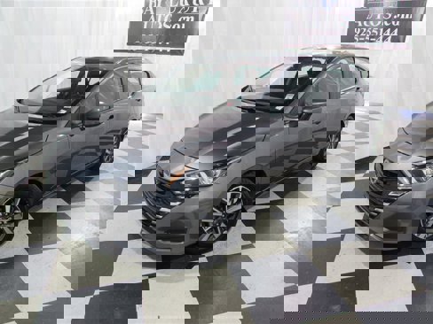 Used 2023 Nissan Versa SV image 3