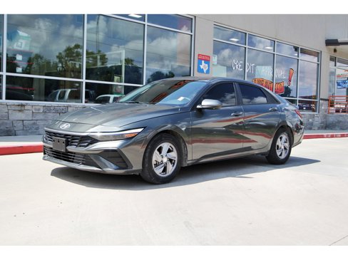 Used 2024 Hyundai Elantra SE image 1