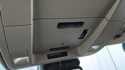 Used 2018 Chevrolet Silverado 1500 High Country image 33