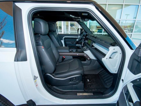 New 2024 Land Rover Defender 90 X-Dynamic SE image 41