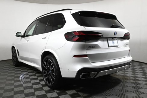 New 2026 BMW X5 xDrive40i w/ M Sport Package image 5