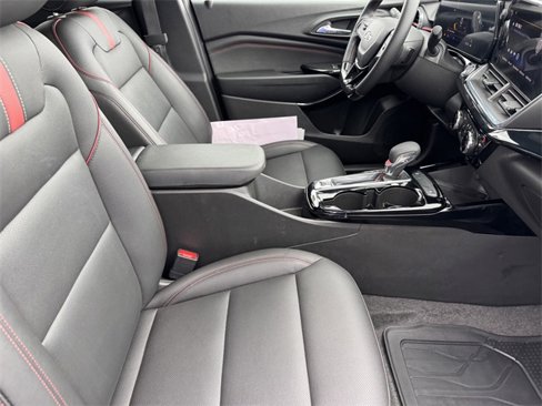 Used 2025 Chevrolet Trax RS w/ Sunroof Package image 6