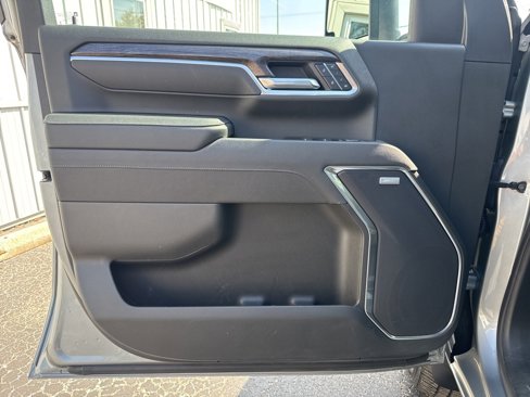 Used 2025 Chevrolet Silverado 3500 LTZ w/ LTZ Plus Package image 14
