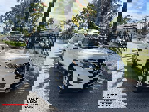 Used 2017 Nissan Rogue S image 3