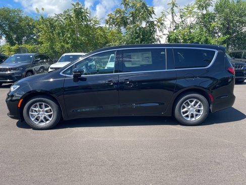 New 2026 Chrysler Pacifica Select image 3