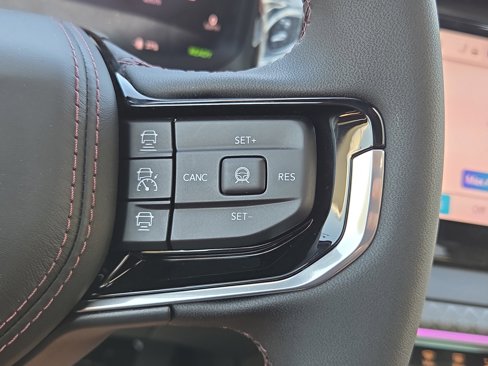 New 2025 Jeep Wagoneer Limited image 14