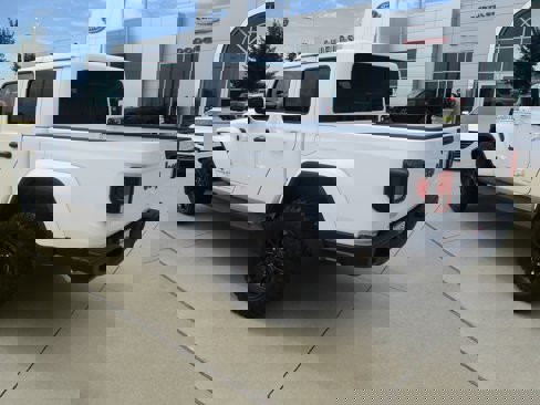 New 2025 Jeep Gladiator Sport image 4