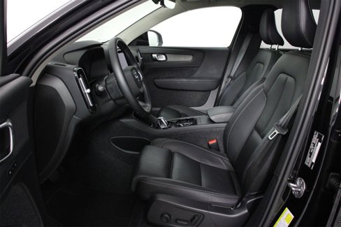 Certified 2025 Volvo XC40 B5 Plus image 31