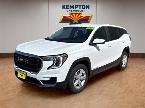 Used 2024 GMC Terrain SLE image 2